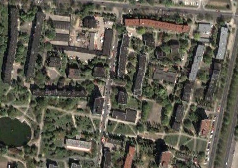 widok osiedla Rakowiec z satelity - ulice Sanocka i fragment Trojdena.